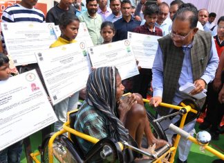 सशक्त जशपुर के अंतर्गत मुख्यमंत्री विष्णुदेव साय ने सामग्री का किया वितरण