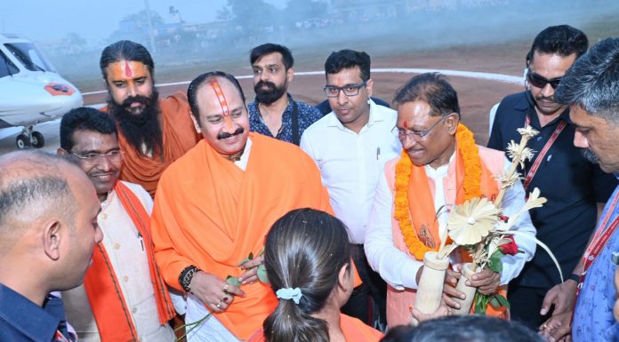 मुख्यमंत्री विष्णु देव साय पहुंचे राजिम हेलीपेड