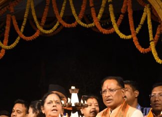 मुख्यमंत्री विष्णुदेव साय ने की महानदी की महाआरती