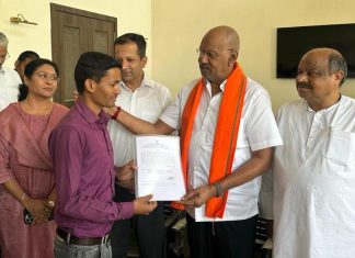 शिक्षा मंत्री बृजमोहन अग्रवाल ने नए व्याख्याताओं को नियुक्ति पत्र सौंपे