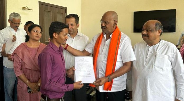 शिक्षा मंत्री बृजमोहन अग्रवाल ने नए व्याख्याताओं को नियुक्ति पत्र सौंपे