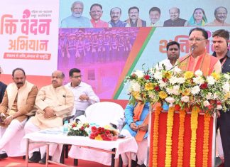 मुख्यमंत्री विष्णु देव साय राजधानी रायपुर के शंकर नगर स्थित दुर्गा मैदान में आयोजित शक्ति वंदन अभियान में शामिल हुए