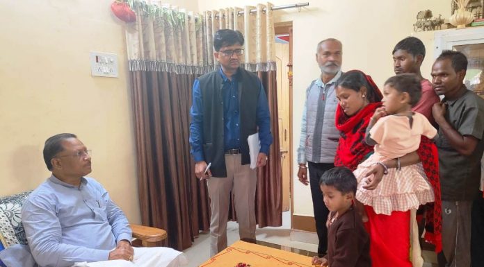 मुख्यमंत्री ने सिकलसेल से जूझ रहे आयुष और आयुषि की सहायता के लिए बढ़ाया हाथ