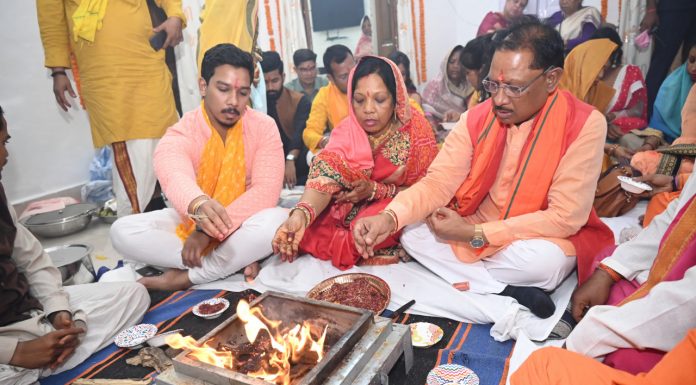 मुख्यमंत्री विष्णु देव ने राजधानी रायपुर स्थित सिविल लाइन निवास में शिफ्ट होने के पूर्व की पूजा अर्चना