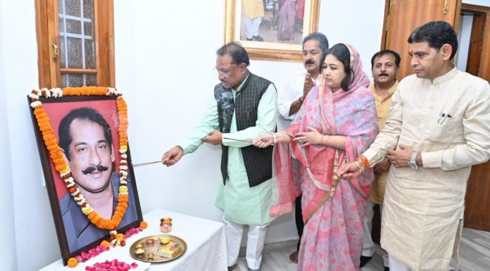 मुख्यमंत्री ने पूर्व सांसद एवं केन्द्रीय मंत्री स्वर्गीय दिलीप सिंह जूदेव की जयंती पर उन्हें किया नमन