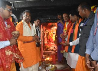 अंतर्राष्ट्रीय महिला दिवस के मौके पर दंतेवाड़ा पहुंचे मुख्यमंत्री श्री साय ने किया बस्तर की आराध्य देवी माँ दंतेश्वरी की पूजा-अर्चना
