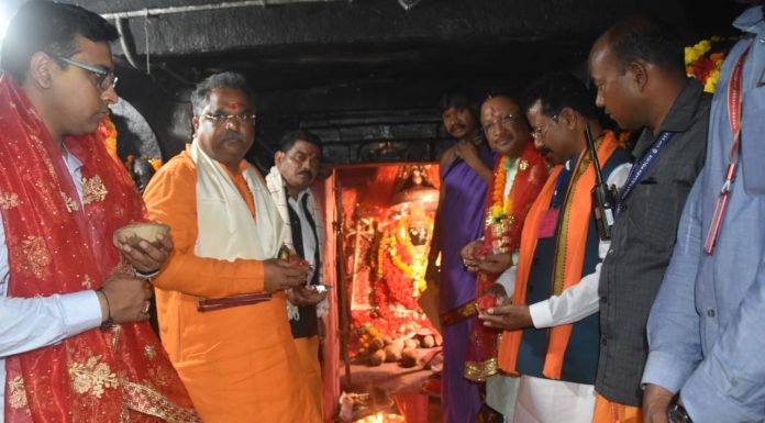 अंतर्राष्ट्रीय महिला दिवस के मौके पर दंतेवाड़ा पहुंचे मुख्यमंत्री श्री साय ने किया बस्तर की आराध्य देवी माँ दंतेश्वरी की पूजा-अर्चना