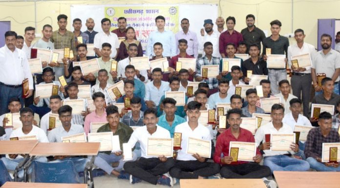 जांजगीर.चांपा : देश की सेवा करना गौरव की बात : कलेक्टर