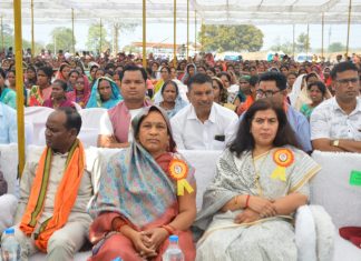 प्रधानमंत्री नरेन्द्र मोदी ने महिलाओं को खाते में भेजी महतारी वंदन योजना की राशि, महिलाओं में खुशी का माहौल