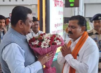 केंद्रीय राज्यमंत्री कपिल मोरेश्वर पाटिल का उपमुख्यमंत्री विजय शर्मा ने एयरपोर्ट पर किया आत्मीय स्वागत
