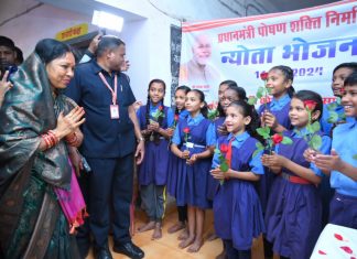 क्योंकि अपने हाथों में अपनेपन का जादू होता है…..