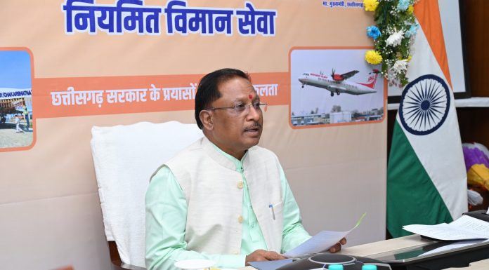 मुख्यमंत्री विष्णु देव साय ने कार्यक्रम को संबोधित करते हुए कहा कि हमारे प्रधानमंत्री जी का संकल्प है कि हवाई चप्पल पहनने वाले भी हवाई यात्रा कर सकें