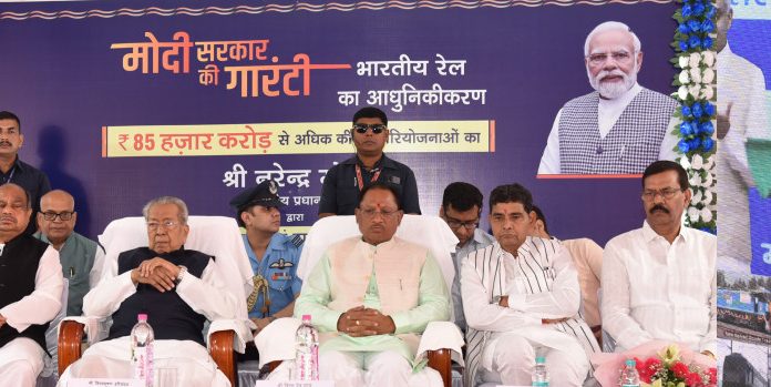 प्रधानमंत्री नरेन्द्र मोदी नेे 85 हजार करोड़ से अधिक की राशि की रेल परियोजनाओं का वर्चुअल लोकार्पण एवं शिलान्यास किया