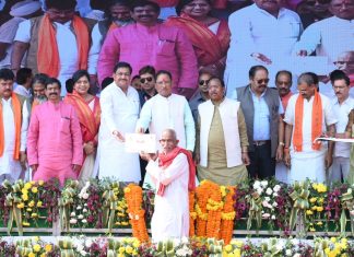 साय सरकार किसानों के सच्चे हितकारी, कीचड़ मिट्टी में एक होकर की गई किसानी का मिला सही इनाम : किसान दुर्गाराम