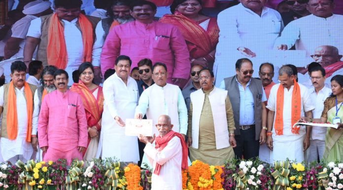 साय सरकार किसानों के सच्चे हितकारी, कीचड़ मिट्टी में एक होकर की गई किसानी का मिला सही इनाम : किसान दुर्गाराम