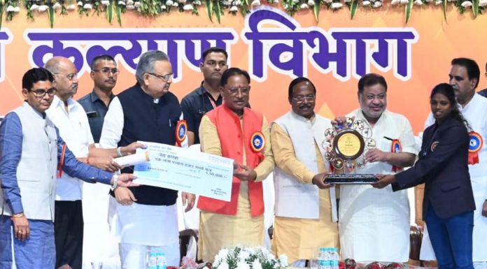 स्वास्थ्य मंत्री श्याम बिहारी जायसवाल ने संविदा कर्मियों को किया आश्वस्त