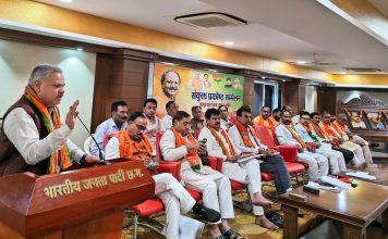 लोकसभा चुनाव में जीत का मंत्र देने कोर कमेटी सदस्यों के बीच पहुंचे अजय जाम्वाल