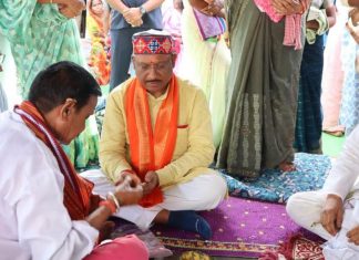 मुख्यमंत्री श्री साय अपने चचेरे भाई श्री नरेश चन्द्र साय के दशगात्र कार्यक्रम में शामिल हुए