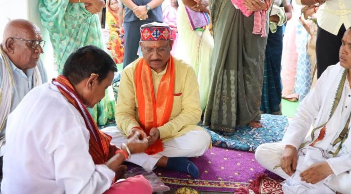 मुख्यमंत्री श्री साय अपने चचेरे भाई श्री नरेश चन्द्र साय के दशगात्र कार्यक्रम में शामिल हुए