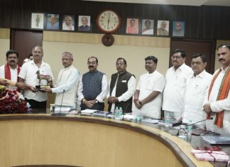 मुख्यमंत्री विष्णु देव साय सहित मंत्रिगणों ने सांसद बनने पर बृजमोहन अग्रवाल को किया सम्मानित