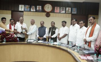 मुख्यमंत्री विष्णु देव साय सहित मंत्रिगणों ने सांसद बनने पर बृजमोहन अग्रवाल को किया सम्मानित