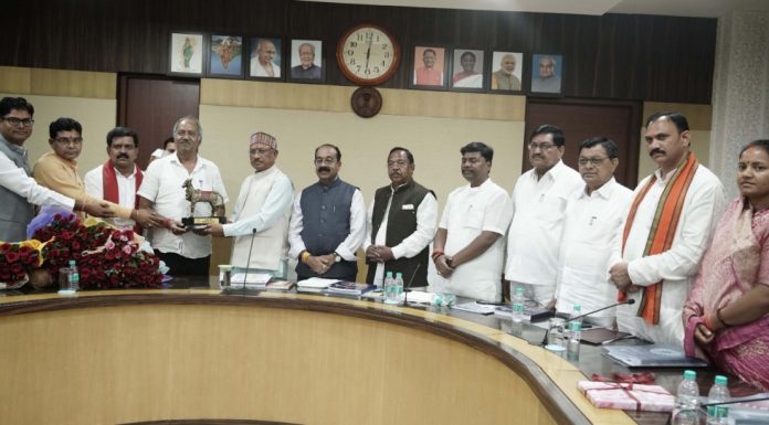 मुख्यमंत्री विष्णु देव साय सहित मंत्रिगणों ने सांसद बनने पर बृजमोहन अग्रवाल को किया सम्मानित