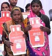 प्रधानमंत्री उज्ज्वला योजना: सशक्त होती महिलाएं