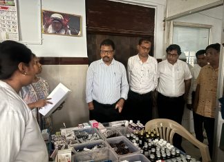 अपर मुख्य सचिव श्री पिंगुआ ने स्वास्थ्य केन्द्रों, ड्रग वेयर हाउस एवं ग्रामों का किया आकस्मिक निरीक्षण