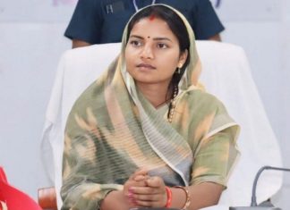 नया ट्रांसफार्मर लगने से जगमगाया रमेशपुर : ग्रामीणों में छाई खुशी की लहर