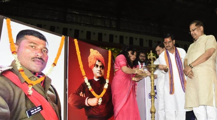 शिक्षा से दूर होता है जीवन का अंधकार : केन्द्रीय मंत्री तोखन साहू