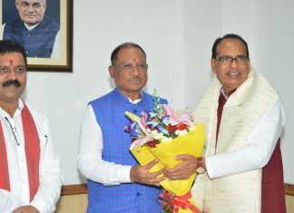 छत्तीसगढ़ के मुख्यमंत्री विष्णुदेव साय ने आज नई दिल्ली स्थित कृषि भवन में केंद्रीय कृषि एवं ग्रामीण विकास मंत्री शिवराज सिंह चौहान से सौजन्य मुलाकात की