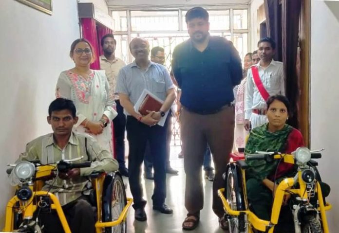On the instructions of Chief Minister Vishnudev Sai, two disabled persons got battery operated tricycles