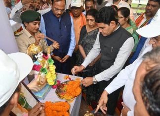 पौधों की देखभाल अपने बच्चों की तरह करें : मंत्री वर्मा