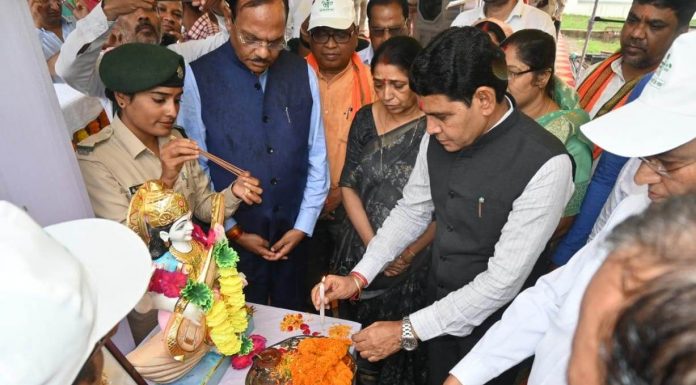 पौधों की देखभाल अपने बच्चों की तरह करें : मंत्री वर्मा