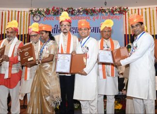 राज्यपाल रमेन डेका और मुख्यमंत्री विष्णु देव साय दुर्ग के हेमचंद यादव विश्वविद्यालय के दीक्षांत समारोह में शामिल हुए