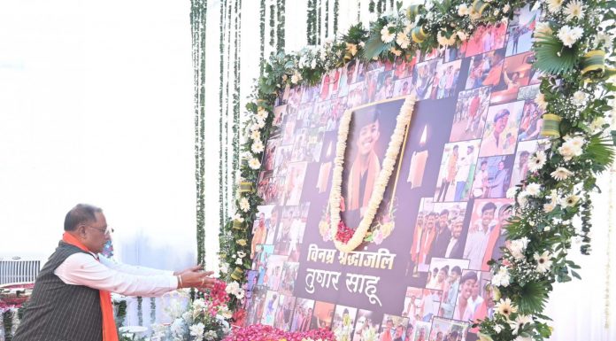 मुख्यमंत्री साय बेमेतरा में श्री तुषार साहू के श्रद्धांजलि कार्यक्रम में शामिल हुए