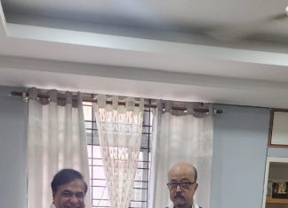 राज्यपाल रमेन डेका से असम के मुख्यमंत्री हिमंत बिस्वा सरमा ने की सौजन्य मुलाकात