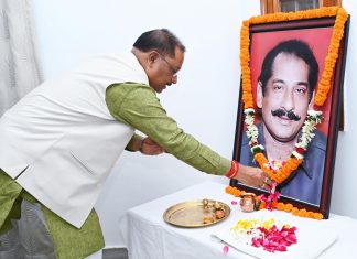 मुख्यमंत्री विष्णु देव साय ने पूर्व केन्द्रीय मंत्री स्वर्गीय दिलीप सिंह जूदेव की पुण्यतिथि पर उन्हें नमन किया