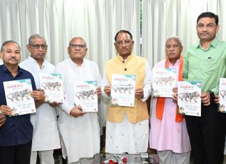 मुख्यमंत्री विष्णु देव साय ने स्वदेशी मेला के ब्रोशर का किया विमोचन