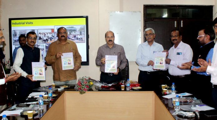 फूड इंडस्ट्री के उद्योगपतियों से रूबरू हुए फूड टेक्नोलॉजी के विद्यार्थी