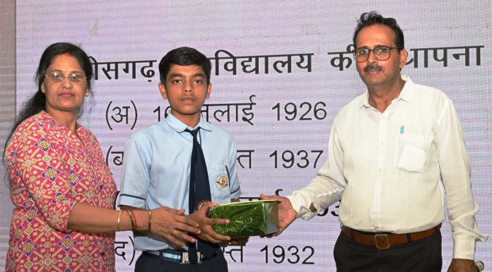 फोटो प्रदर्शनी के माध्यम से मिल रही ज्ञानवर्धक जानकारी