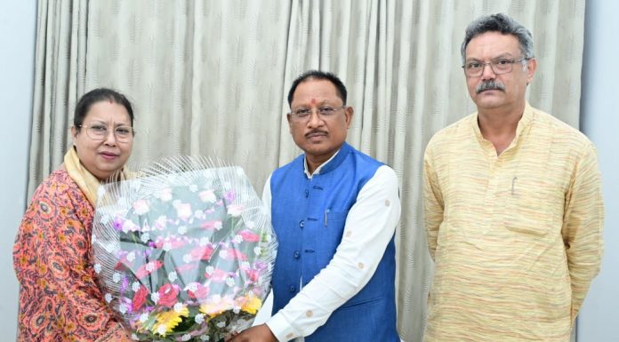 मुख्यमंत्री विष्णु देव साय से सांसद एवं कवर्धा राजपरिवार की रानी श्रीमती कृति देवी ने की मुलाकात