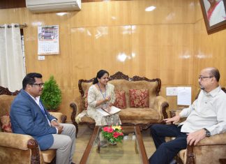 राज्यपाल रमेन डेका से मौसम विज्ञान केंद्र प्रभारी डॉ. वाणी ने भेंट की