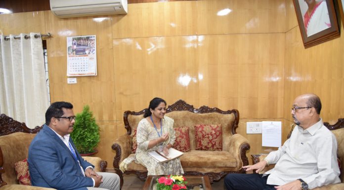 राज्यपाल रमेन डेका से मौसम विज्ञान केंद्र प्रभारी डॉ. वाणी ने भेंट की