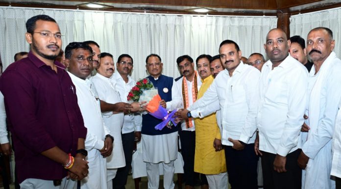 मुख्यमंत्री से चंद्रनॉहू कुर्मी क्षत्रीय समाज के प्रतिनिधिमंडल ने की मुलाकात