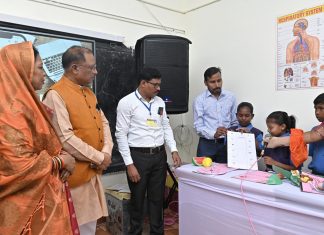 मुख्यमंत्री विष्णुदेव साय संकुल स्तरीय मेगा पालक-शिक्षक सम्मेलन ग्राम बंदरचुआँ में हुए शामिल