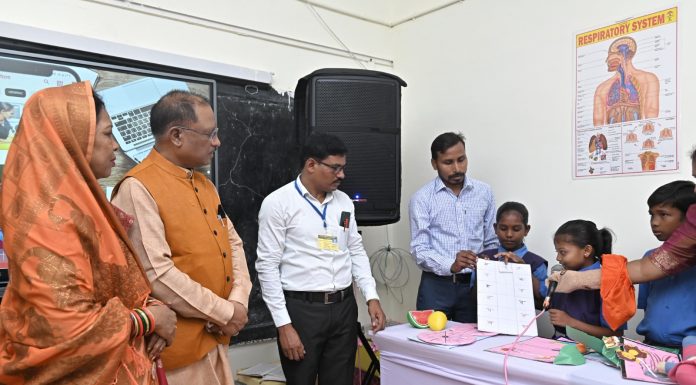 मुख्यमंत्री विष्णुदेव साय संकुल स्तरीय मेगा पालक-शिक्षक सम्मेलन ग्राम बंदरचुआँ में हुए शामिल