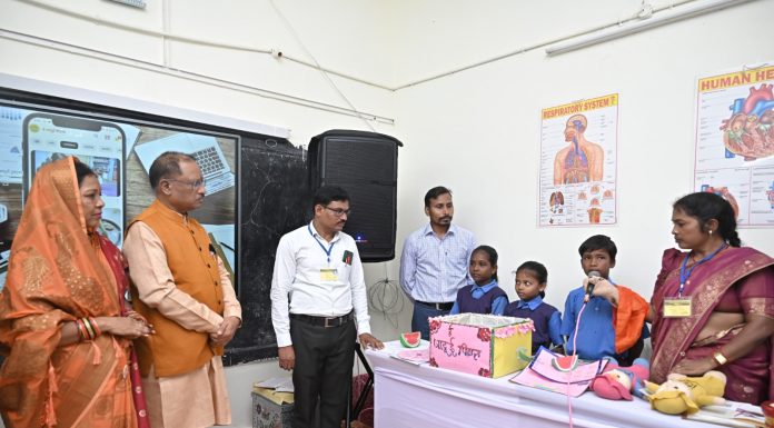 मुख्यमंत्री के समक्ष डिजिटल एप्प ई-जादुई पिटारा की खूबियों का किया गया प्रदर्शन