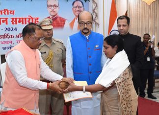 राज्यपाल रमेन डेका की उपस्थिति में शिक्षक सम्मान समारोह का हुआ आयोजन