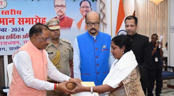 राज्यपाल रमेन डेका की उपस्थिति में शिक्षक सम्मान समारोह का हुआ आयोजन